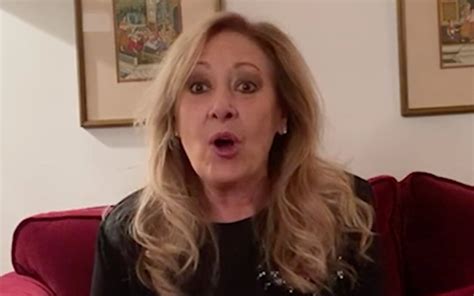 Muere a los 69 años María Mendiola, la 'dama de blanco' de .
